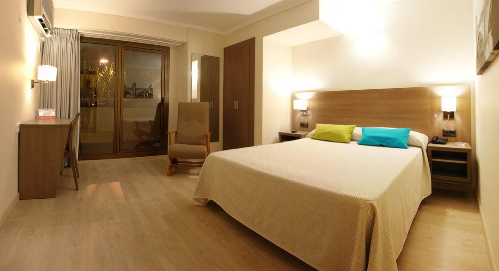 Hotel Avenida Plaza Alzira Bagian luar foto