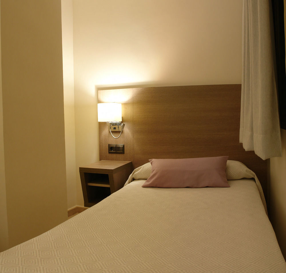Hotel Avenida Plaza Alzira Bagian luar foto
