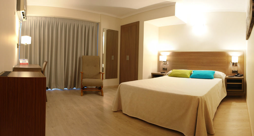 Hotel Avenida Plaza Alzira Bagian luar foto